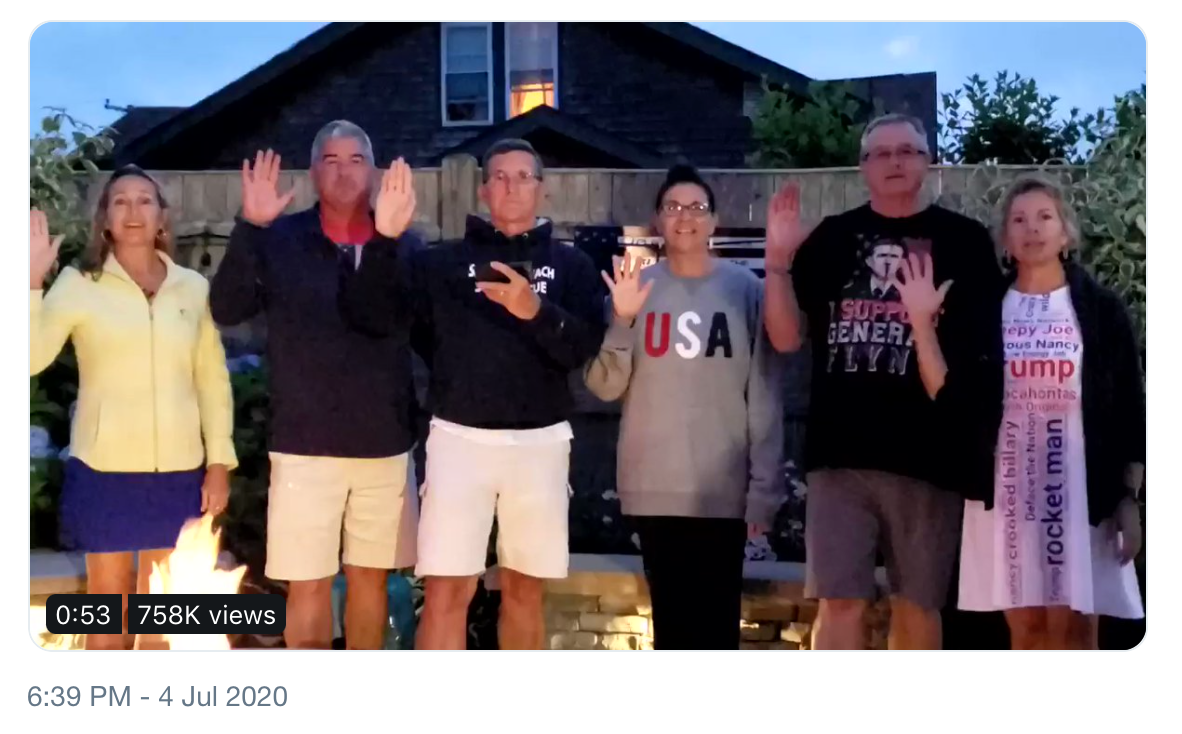 Illustration til artiklen med titlen Michael Flynn's Family Claims They were & amp; # 39; t reciting a Qanon Eed, Just Doing Nogle familiebånd